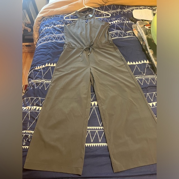 $88 Kyodan gray jumpsuit w/wide ankle length legs, tie waist, 4 way stretch.  XS - Picture 11 of 15